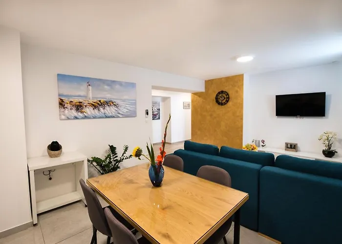 Xcite City Luxury Apartment Split