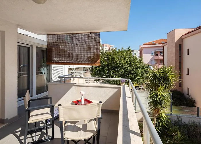 Modern Apt With Terrace 4 Min Walk To The Beach
