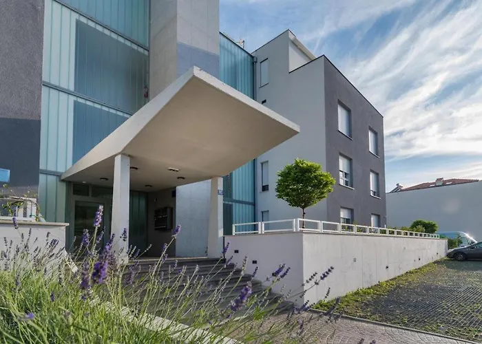 Zigo modern studio apartment near beach