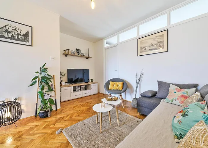 Cozy Apartment With Top View Split