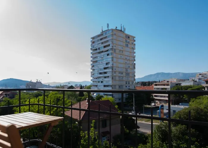 Charming Apartment Close To Bacvice Beach And Center