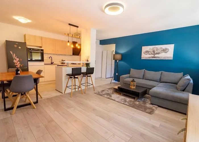 Sunny & Luxury Apartment Near City Center