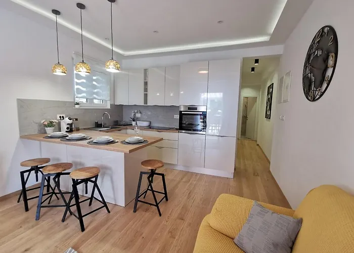 Relax And Enjoy Apartment Stobrec