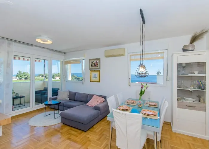 Modern Apartment With Sea View And Secure Garage