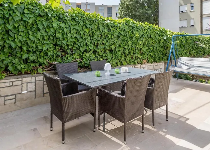 Garden Apartment Dina