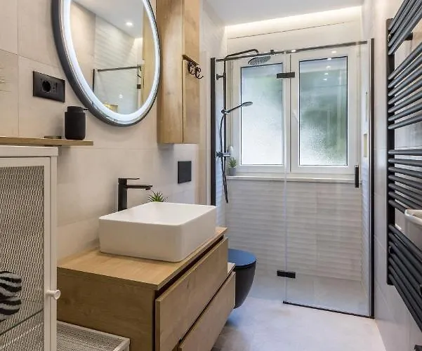 Artistic Chill Art Apartment 2+2.Centar Of Split.