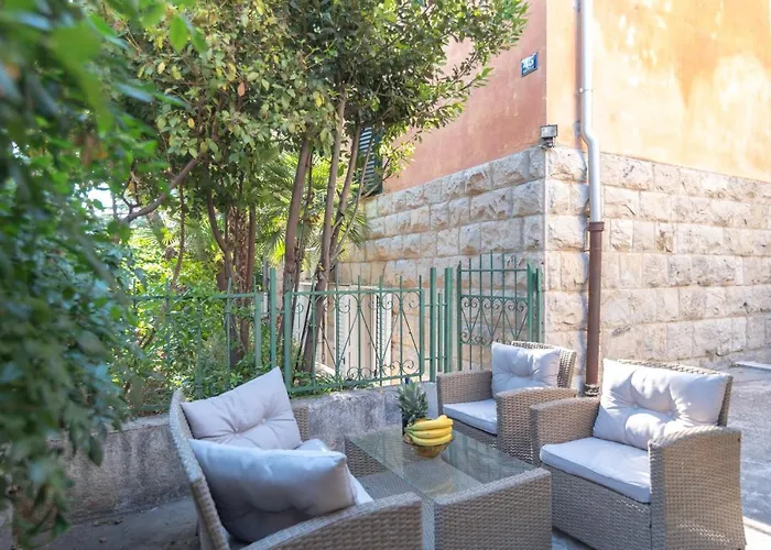 Palm Garden Apartment In Center With Big Terrace