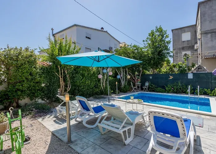 Dalmatian 230M2 With Pool And Garden Near The Old Town For Families