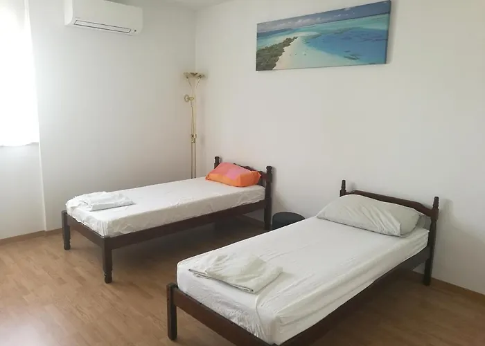 Nice And Cozy Two Single Bed Room