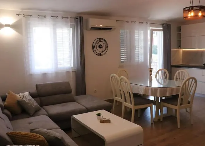 Apartment Mary- 2 Free Parking, Near Mall Of Split