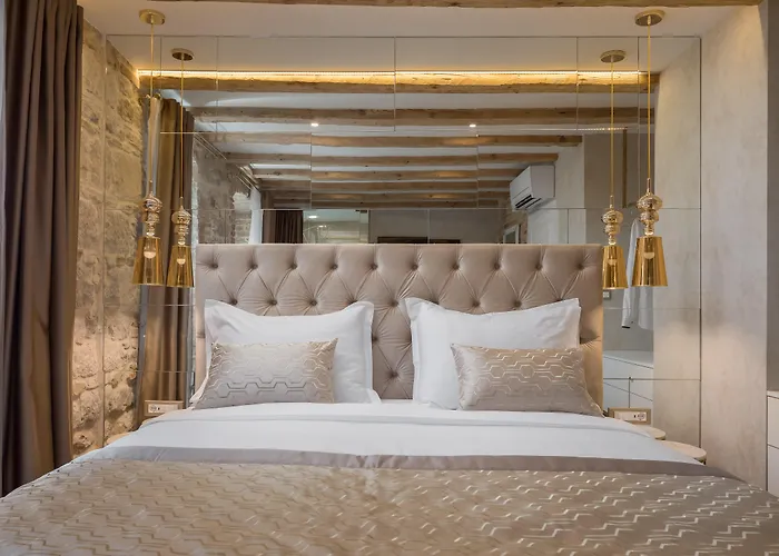 Le Premier Luxury Rooms