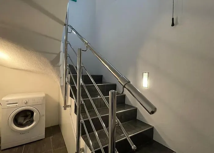 Villa Apricot - Stilvolles Grosses Haus Mit Kuehlem Garagenparkplatz