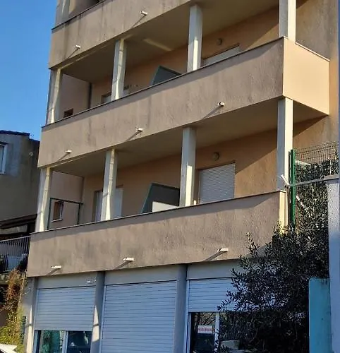 Captivating Apartment 15 Sleeps 4 Guests