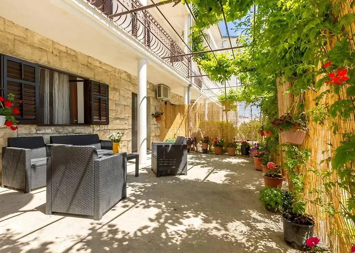 Apartments Marasovic - Lea