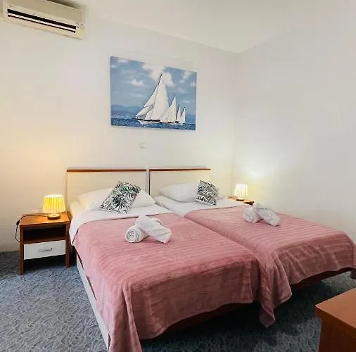 Apartmens And Rooms Madunic V