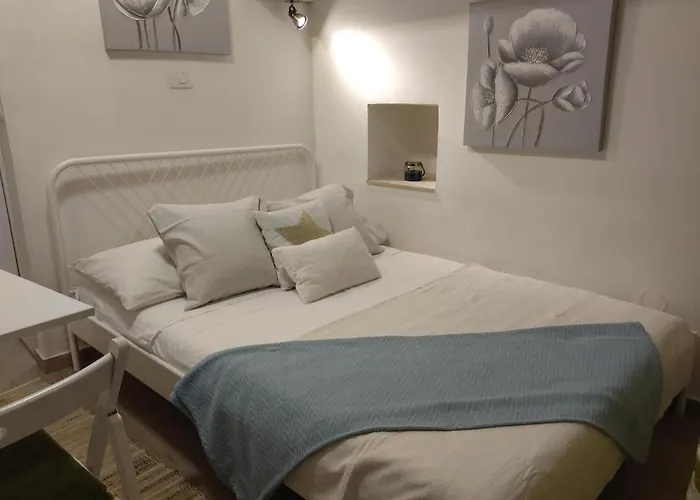 Tiny Studio In City Center Stone House