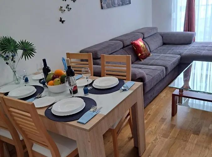 Mariposa, Apartment With Balcony, Private Parking In The Garage, Near The Biggest Shopping Center Mall Of Split