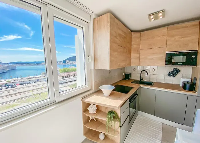 Homey Apartment With A View