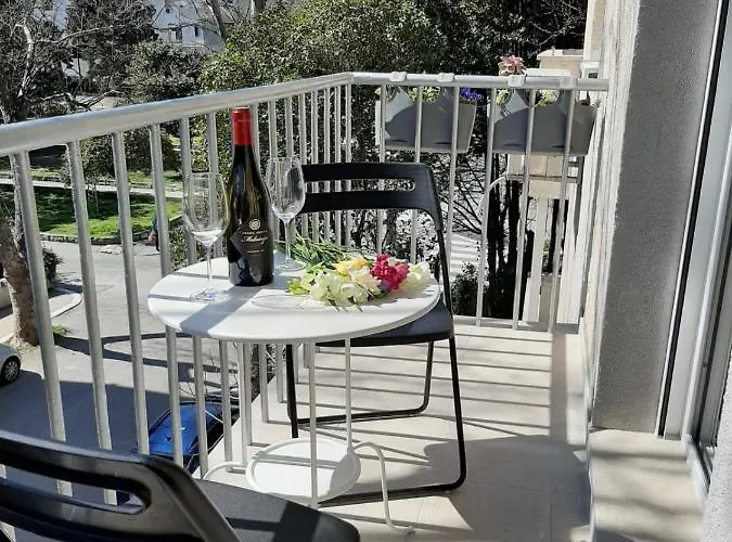 L&S Superior Apartment With Balcony And Parking - Excellent Location Within Walking Distance Of Diocletian\'S Palace And Bacvice Beach