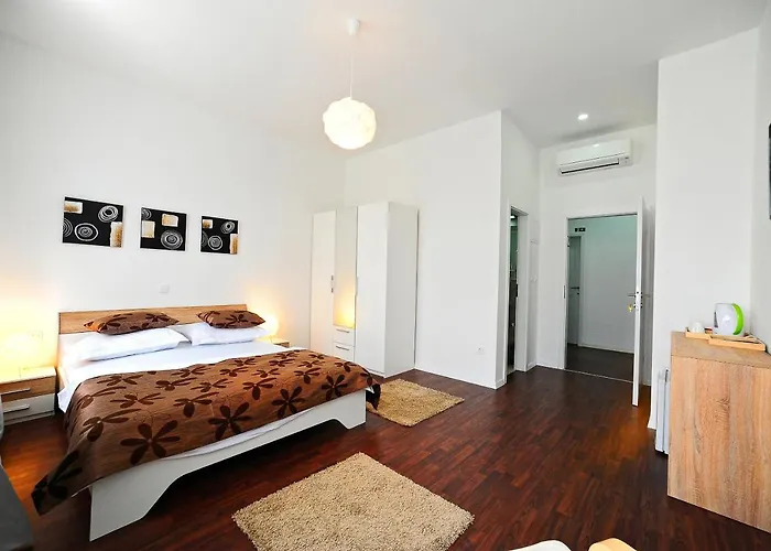 Valenti Rooms