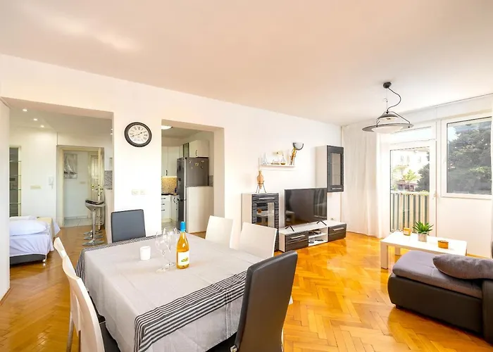 Split Seaview @ Bacvice Beach Perfect Location