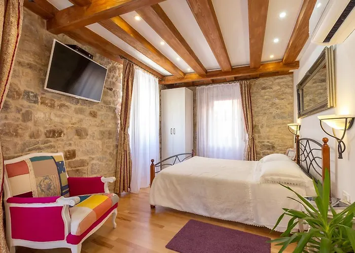 Studios Aurelia Palace