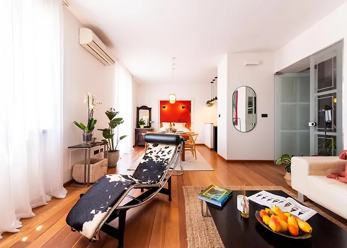 Airy Seafront 1920S Apartment