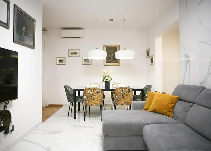New & Luxury Apartment Tony