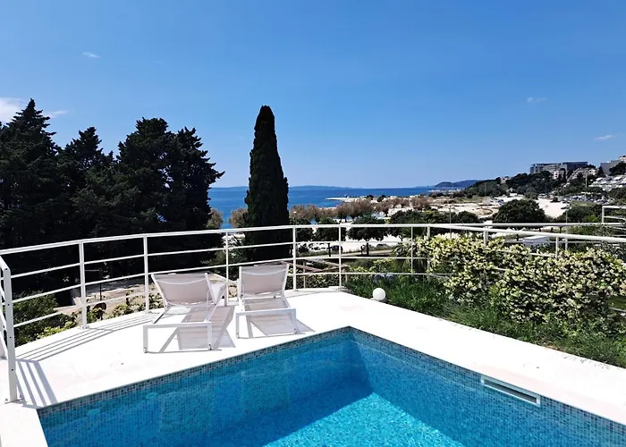 Apartment With Private Pool
