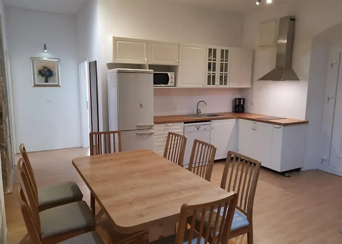 Spacious 140M2 Downtown 3 Bedroom Apartment