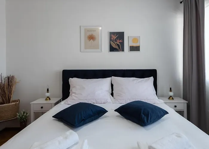 Sunnyrose Apartment - Walking Distance From Znjan Beach - Free Public Parking - Huge Balcony