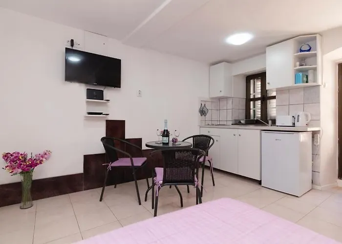 Central Apartment Rose In Hearth Of Split