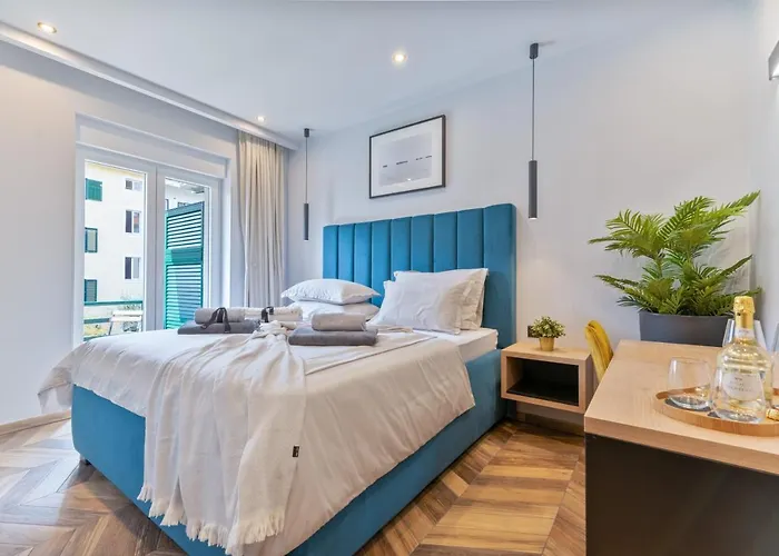 West Coast Deluxe Rooms
