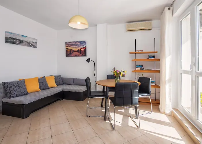 Apartment La Le With Big Terrace