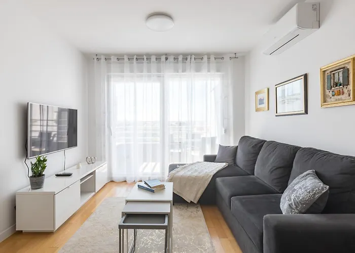 Diva Apartment With Free Private Parking