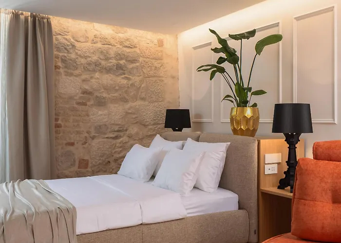 Golden Gate Luxury Rooms - Unique Unesco Location