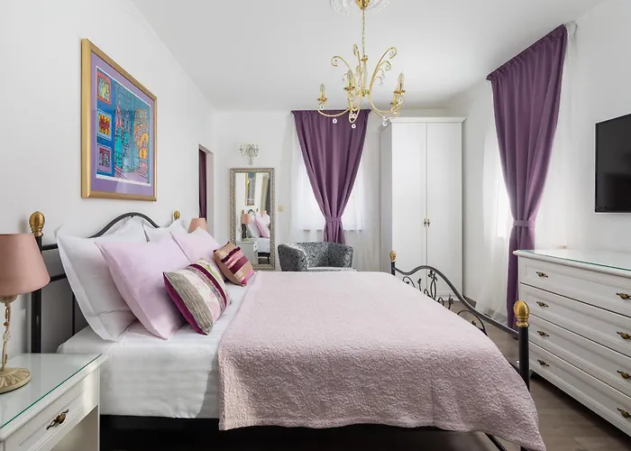 Romantic Luxury Rooms