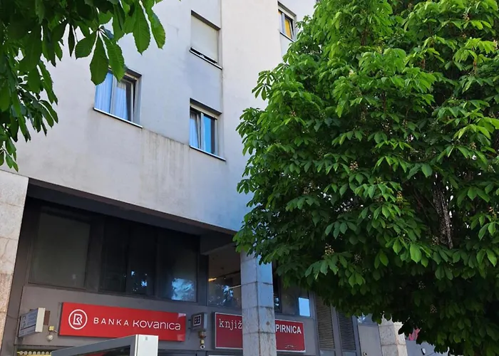 Apartment Holiday In Split, Near The Old Town, Three Rooms, Balcony, Garage