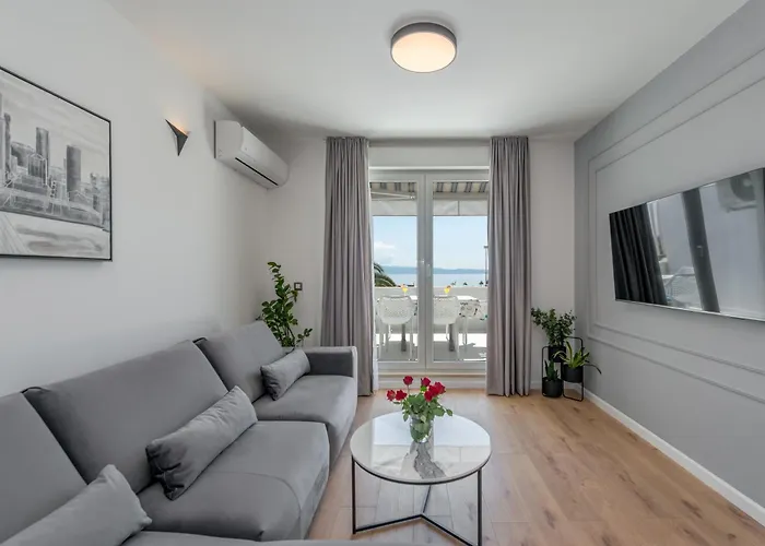 Beachfront Znjan Apartments
