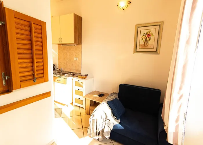 Le Petit, Central Apartment Near Theatre & Beach