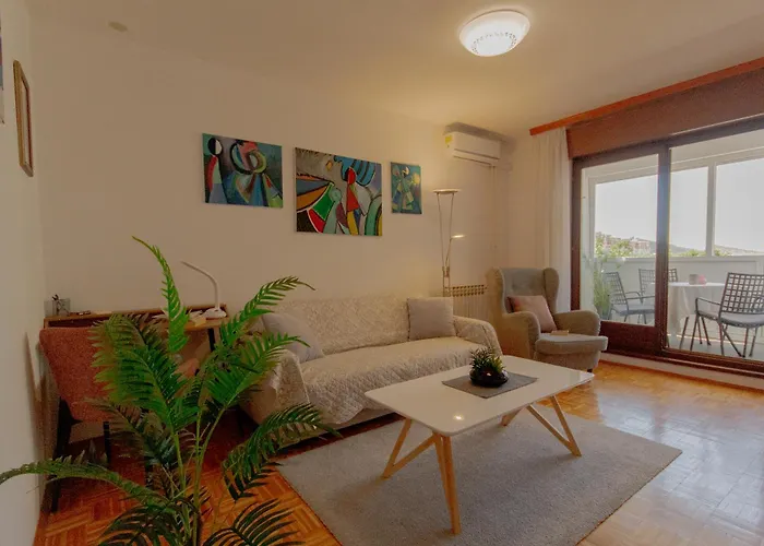 Large Stylish Apt Ankica,Free Public Parking