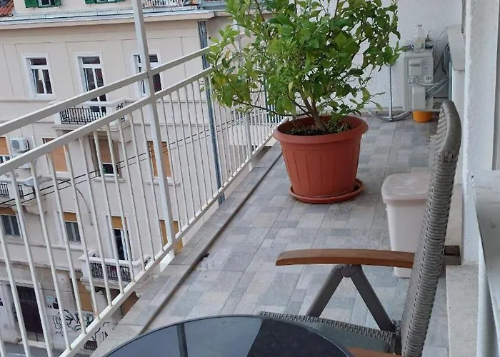 Room With Private Toilet And Balcony In City Center In Shared Apartment