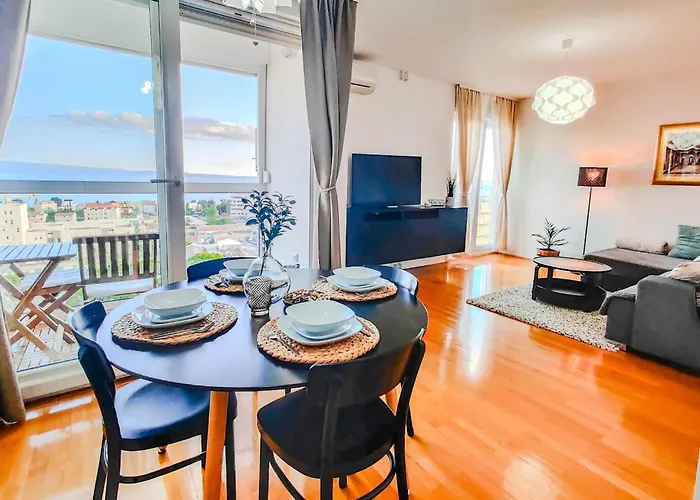 The Golden View Apartment