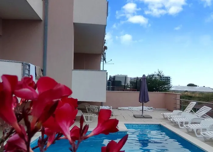 Sea View Apartment With Swimming Pool Near Beach