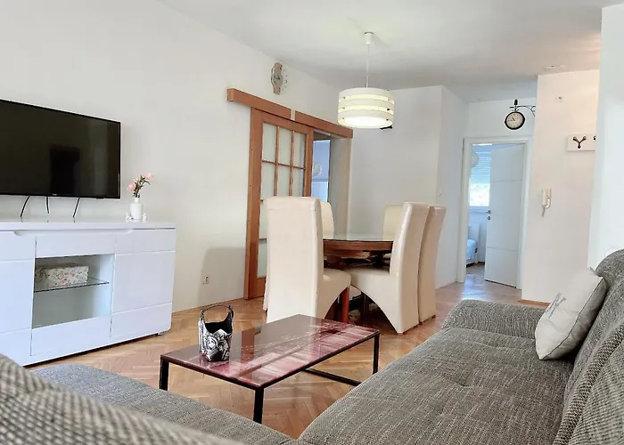 Apartment Isabela - 3 Bedrooms - Near To Mall Of Split