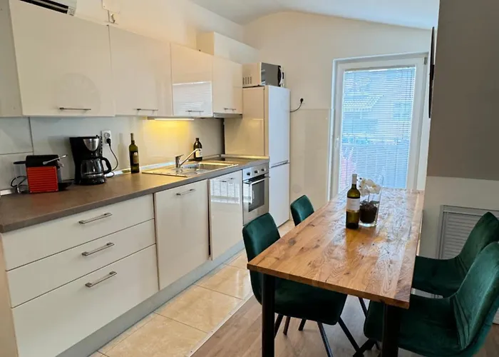 Modern, Spacious With Free Car Parking
