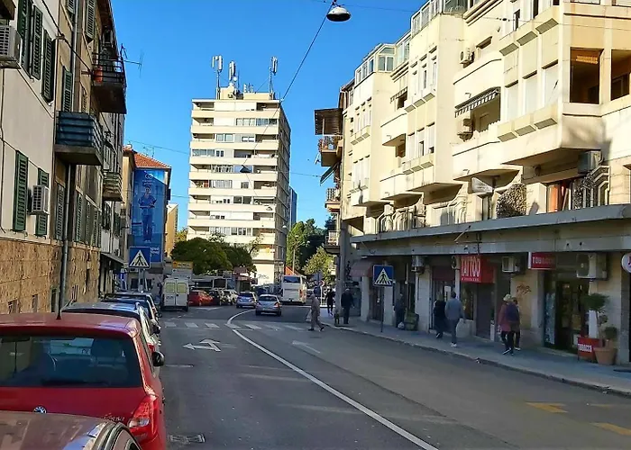 Apartment 28