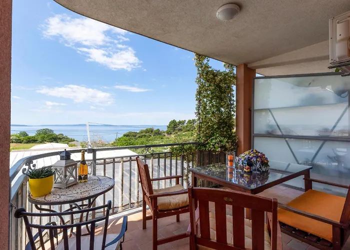 2 Bedroom Nice Apartment In Split