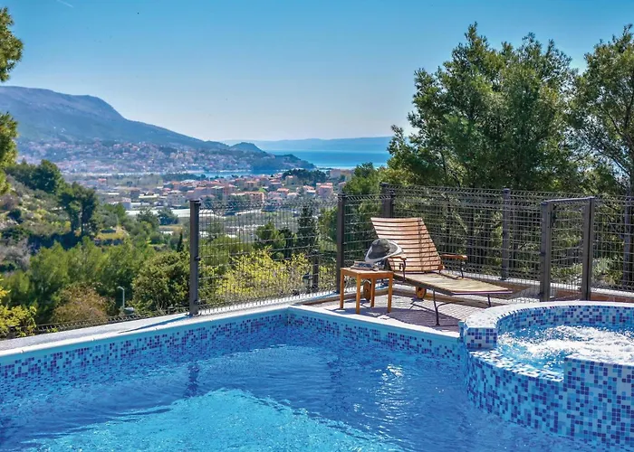 Lovely Home In Split With Jacuzzi