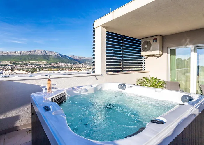New Luxury 3-Bedroom Penthouse With Huge Terrace